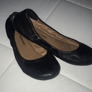 Women’s Lucky flats. EUC